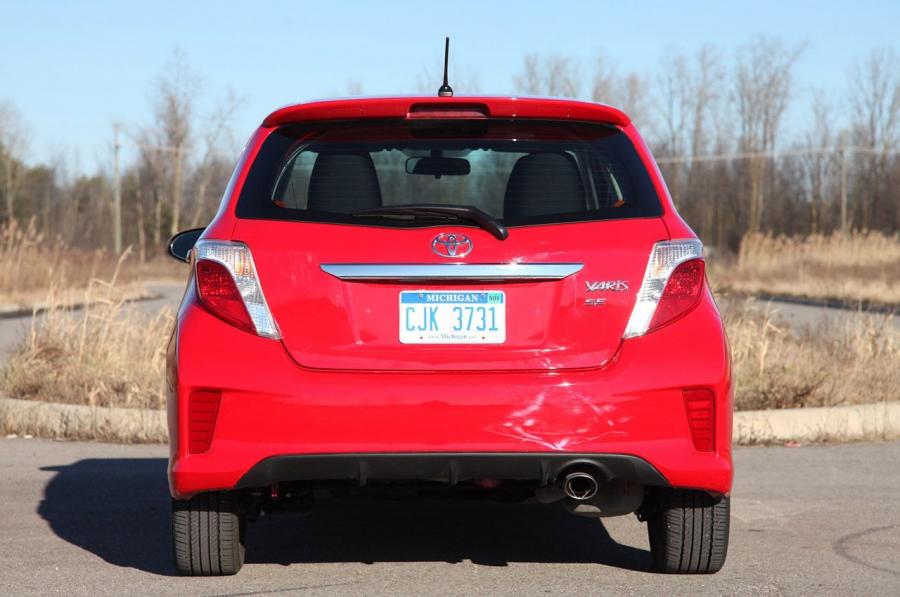  Toyota Yaris SE 2012 года  (фото 5 из 33)
